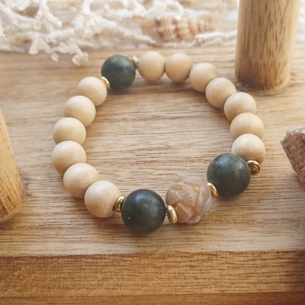 Elegant Beaded Bracelet with Gold Accents